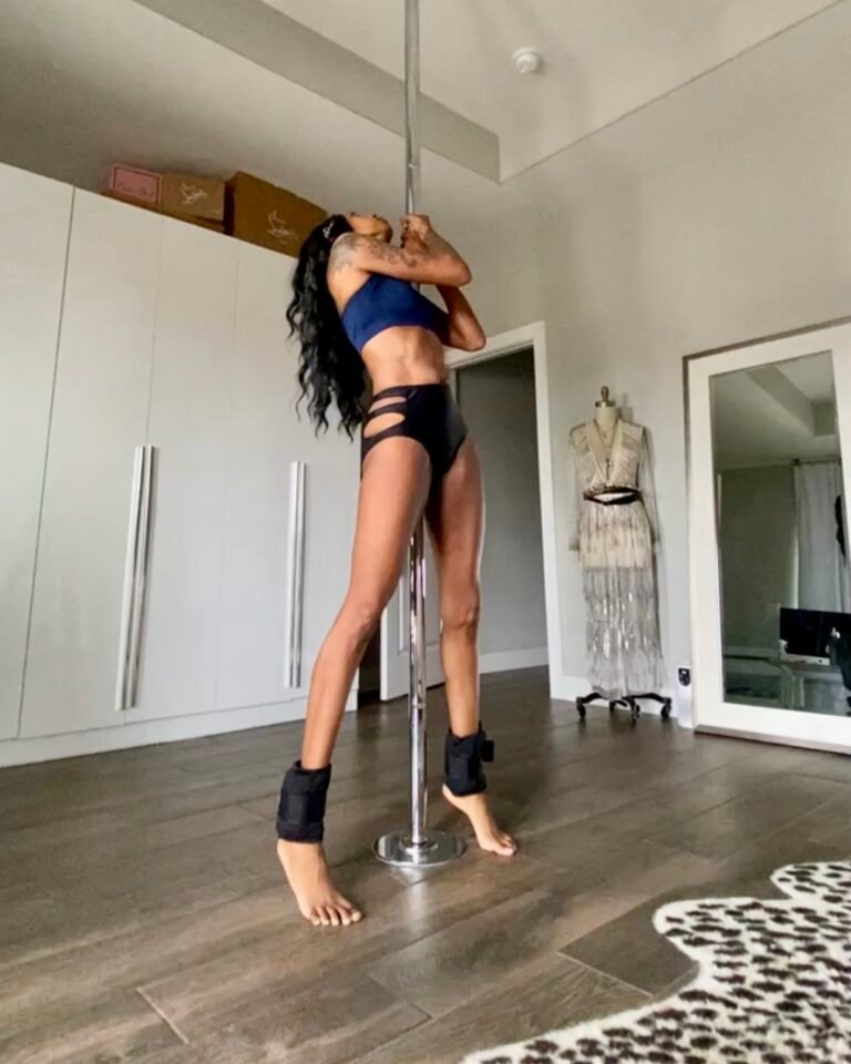 woman doing pole conditioning